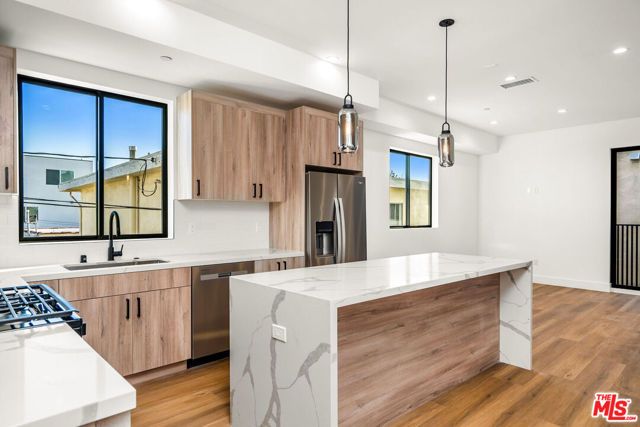 2204 Carmona Avenue, Los Angeles, CA 90016