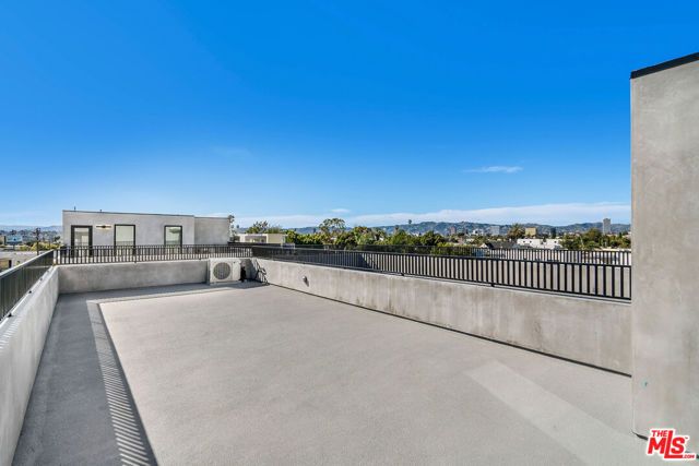 2204 Carmona Avenue, Los Angeles, CA 90016