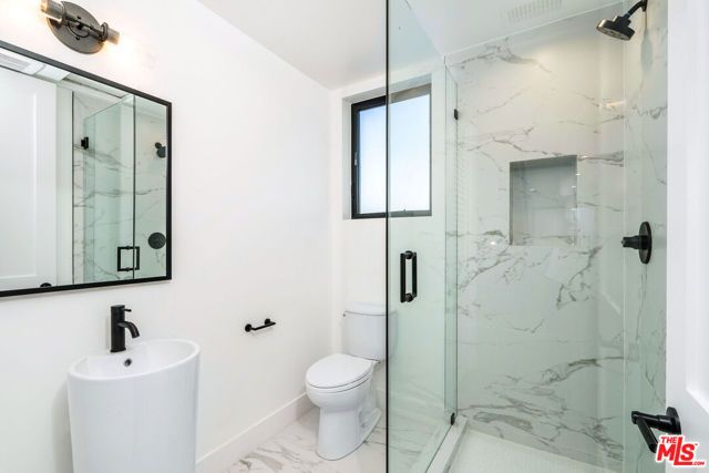 2204 Carmona Avenue, Los Angeles, CA 90016
