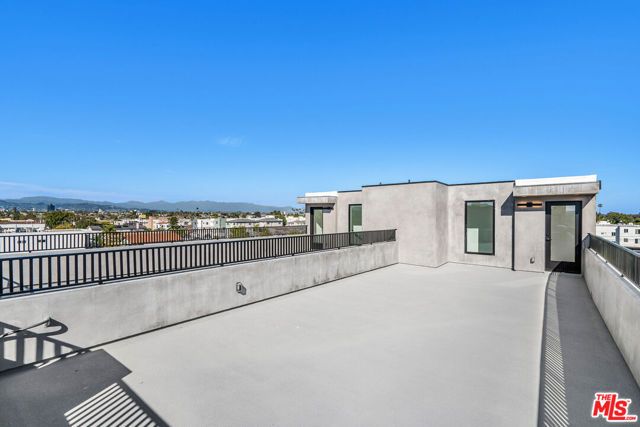 2204 Carmona Avenue, Los Angeles, CA 90016