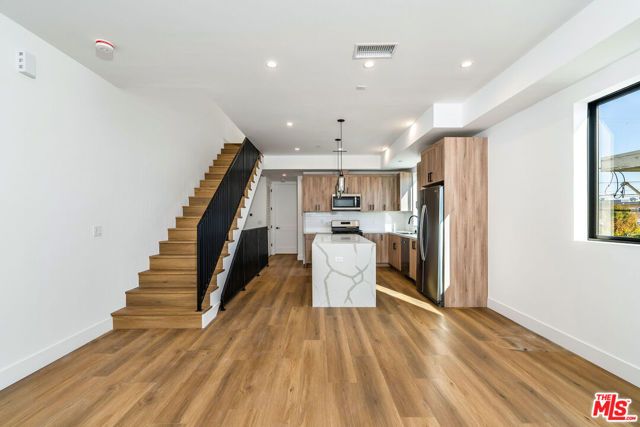 2204 Carmona Avenue, Los Angeles, CA 90016