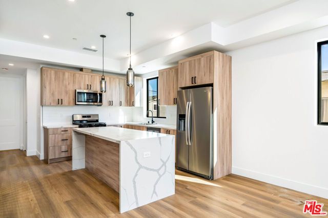 2204 Carmona Avenue, Los Angeles, CA 90016