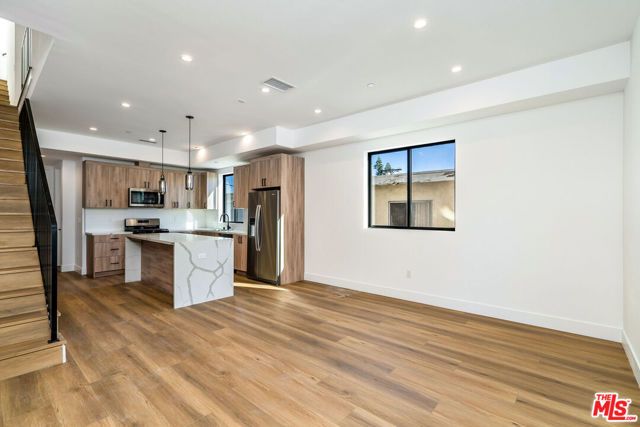 2204 Carmona Avenue, Los Angeles, CA 90016