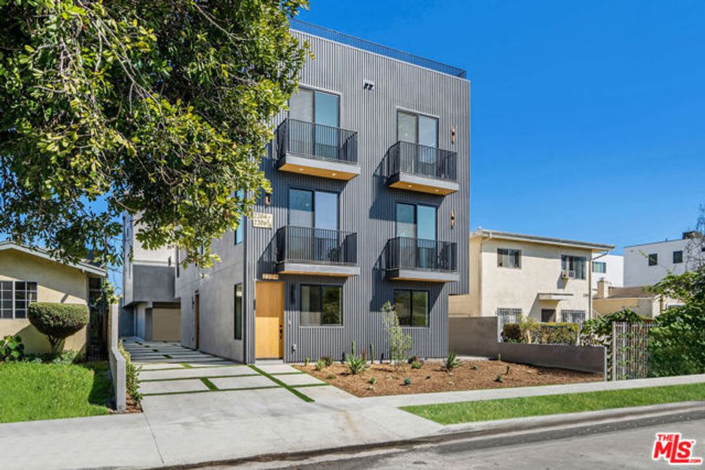 2204 Carmona Avenue, Los Angeles, CA 90016