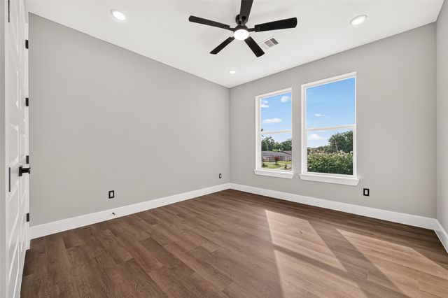 703 Carol Lynn Drive B, Missouri City, TX 77489