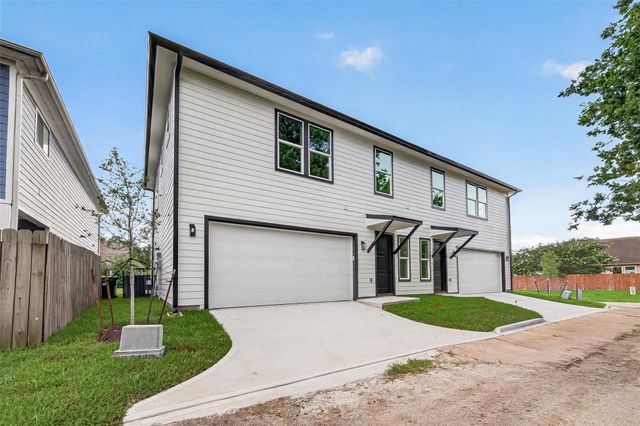 703 Carol Lynn Drive B, Missouri City, TX 77489