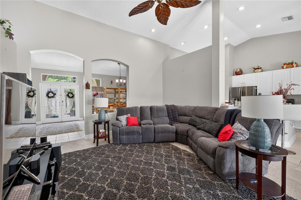 Image 15 of property listing at 10160 WHISPER POINTE DRIVE, Tampa, FL 33647