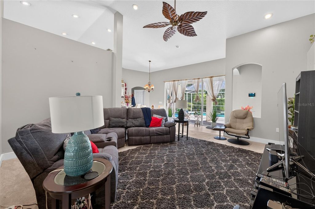 Image 16 of property listing at 10160 WHISPER POINTE DRIVE, Tampa, FL 33647