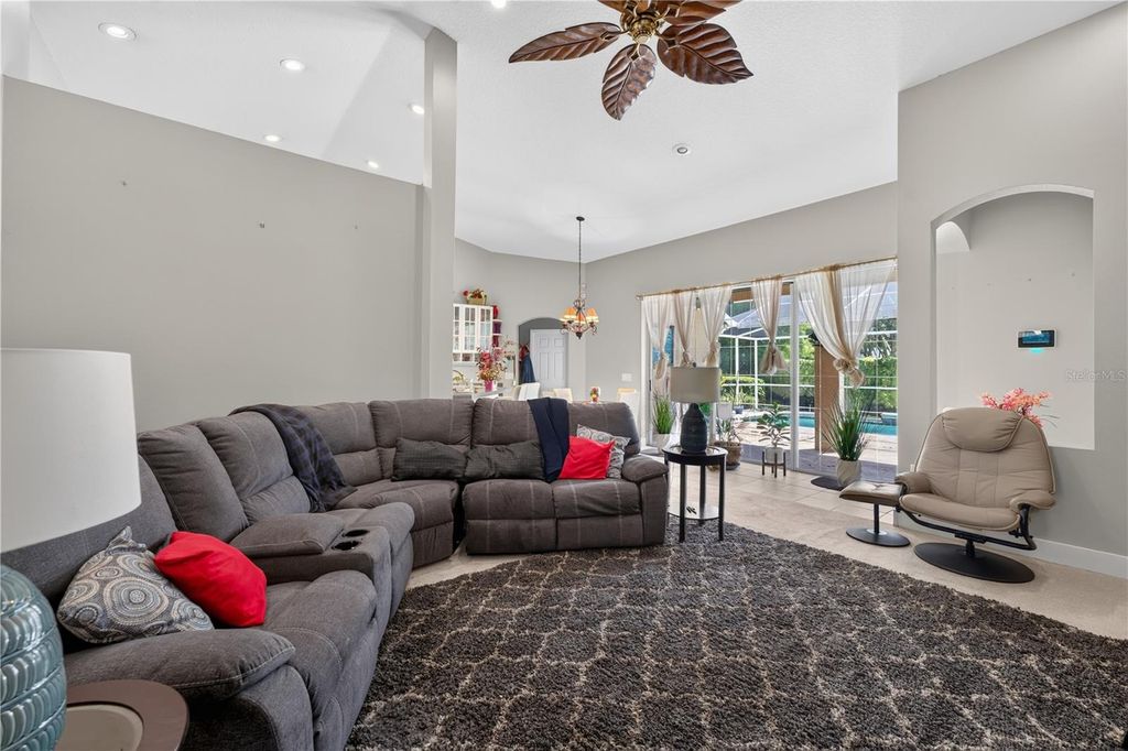 Image 17 of property listing at 10160 WHISPER POINTE DRIVE, Tampa, FL 33647