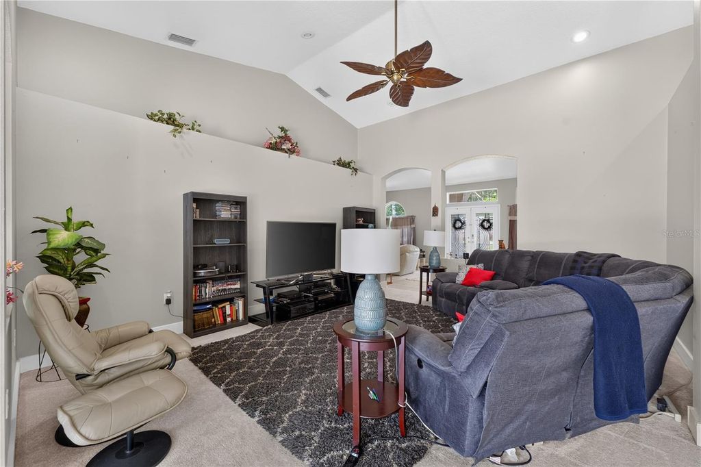 Image 18 of property listing at 10160 WHISPER POINTE DRIVE, Tampa, FL 33647