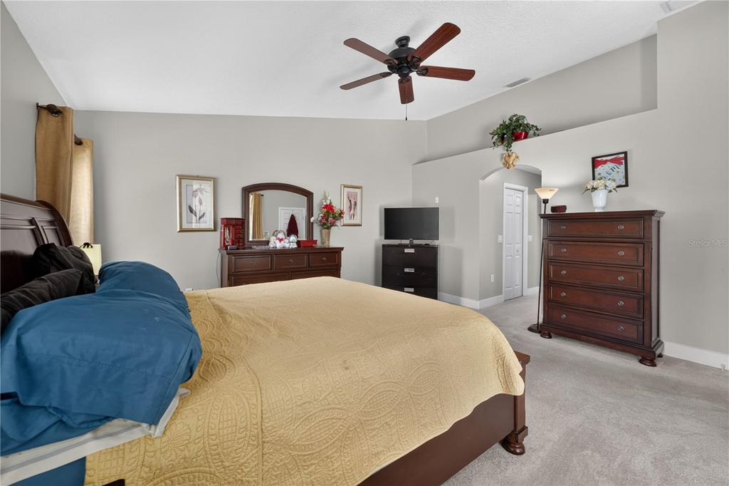Image 30 of property listing at 10160 WHISPER POINTE DRIVE, Tampa, FL 33647