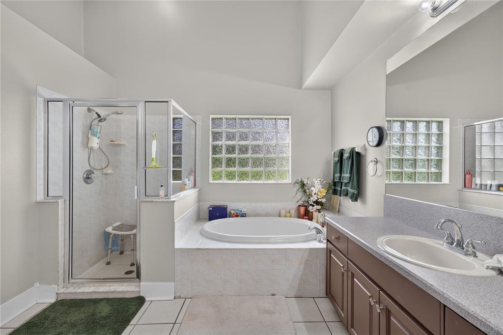 Image 33 of property listing at 10160 WHISPER POINTE DRIVE, Tampa, FL 33647