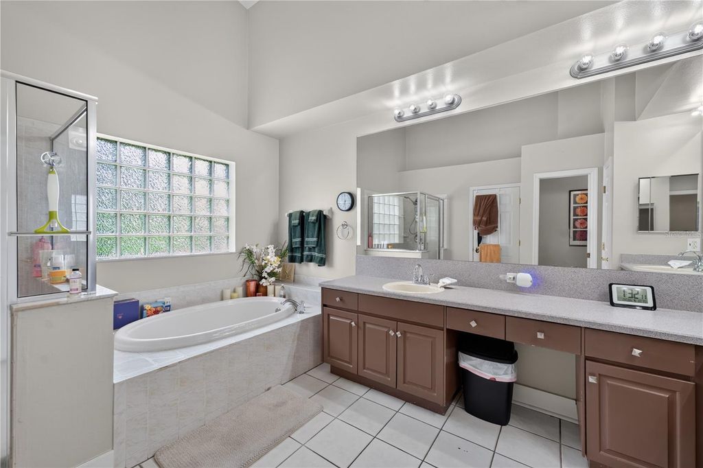 Image 34 of property listing at 10160 WHISPER POINTE DRIVE, Tampa, FL 33647