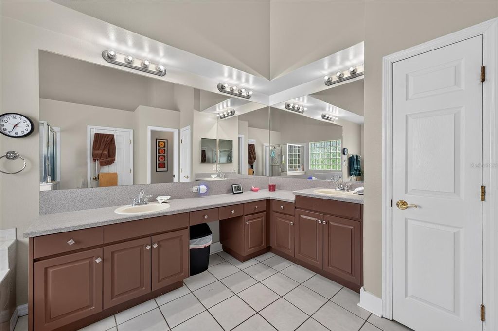 Image 35 of property listing at 10160 WHISPER POINTE DRIVE, Tampa, FL 33647