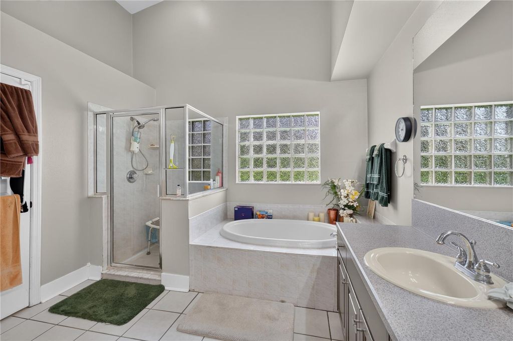 Image 36 of property listing at 10160 WHISPER POINTE DRIVE, Tampa, FL 33647