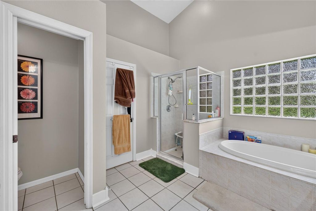 Image 37 of property listing at 10160 WHISPER POINTE DRIVE, Tampa, FL 33647