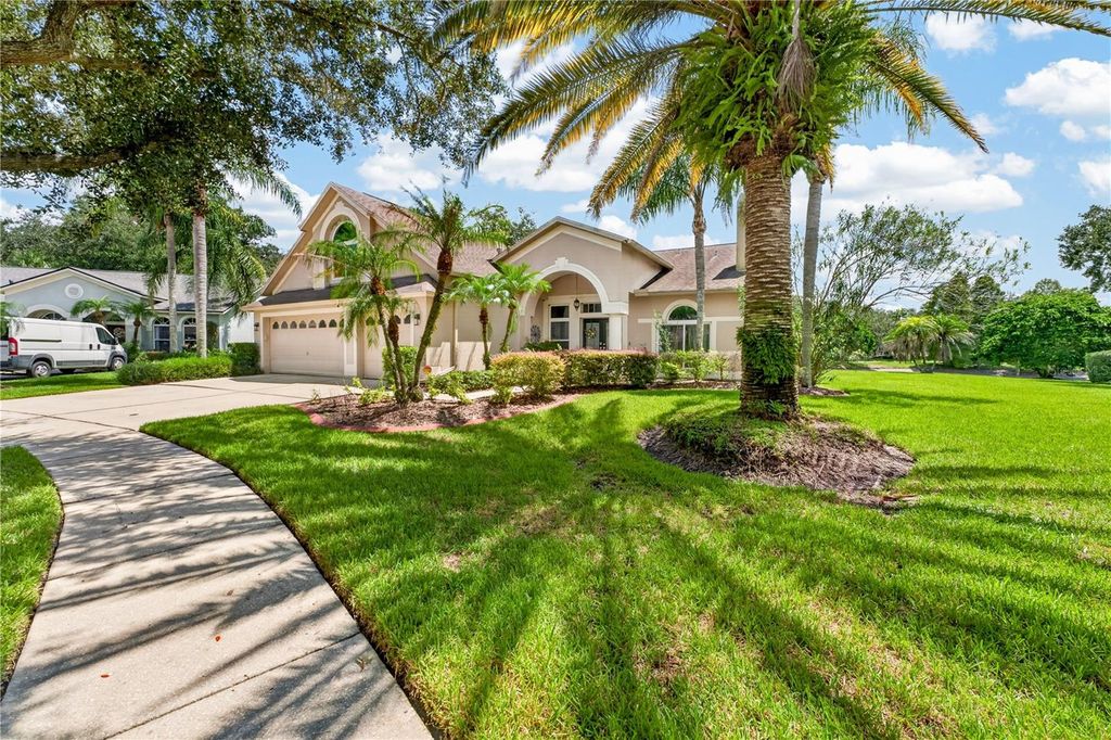 Image 5 of property listing at 10160 WHISPER POINTE DRIVE, Tampa, FL 33647