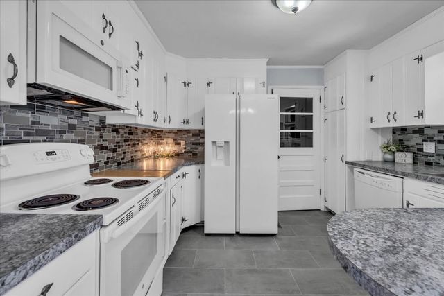 902 Sycamore Dr, Manchester, TN 37355