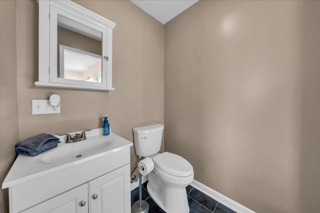 902 Sycamore Dr, Manchester, TN 37355