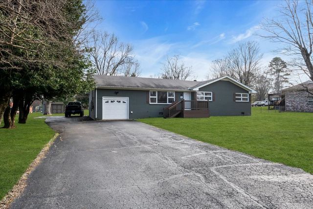 902 Sycamore Dr, Manchester, TN 37355