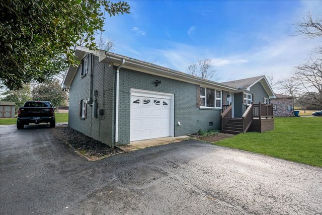 902 Sycamore Dr, Manchester, TN 37355