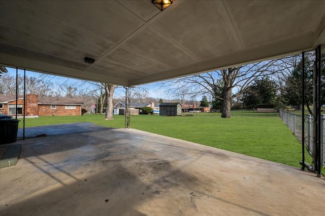 902 Sycamore Dr, Manchester, TN 37355