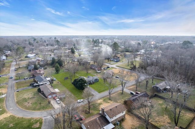 902 Sycamore Dr, Manchester, TN 37355