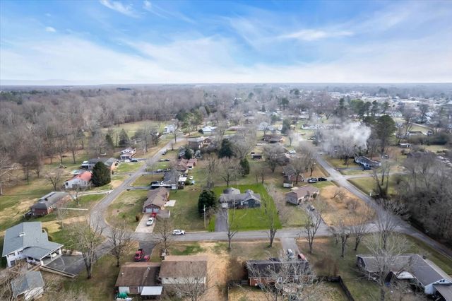 902 Sycamore Dr, Manchester, TN 37355