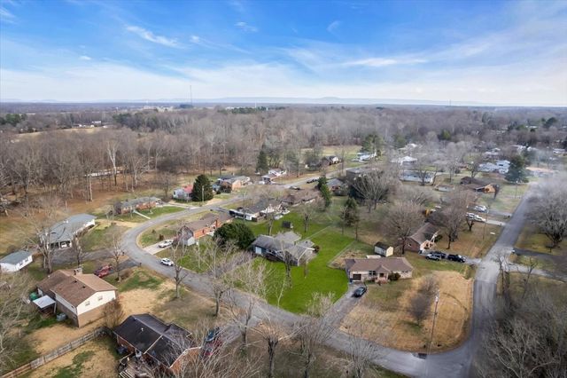 902 Sycamore Dr, Manchester, TN 37355