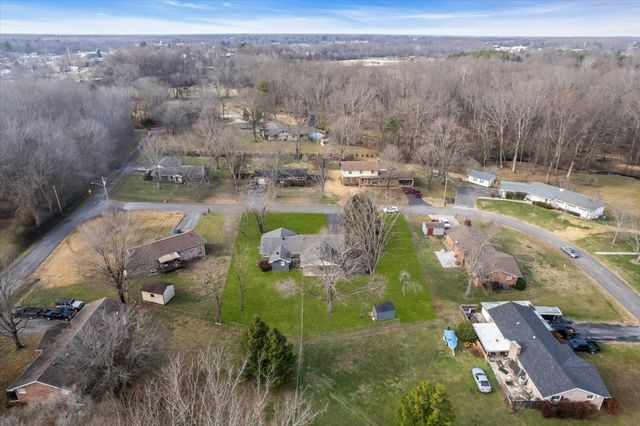 902 Sycamore Dr, Manchester, TN 37355