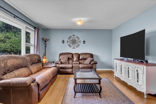 902 Sycamore Dr, Manchester, TN 37355