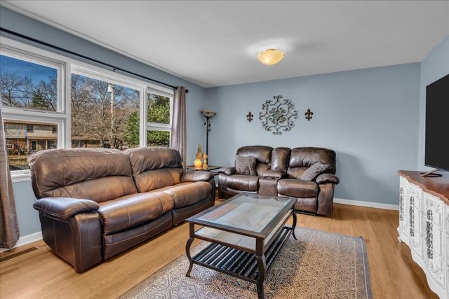 902 Sycamore Dr, Manchester, TN 37355