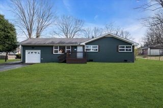 902 Sycamore Dr, Manchester, TN 37355