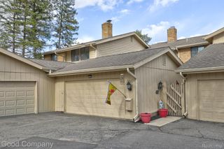 7105 Pebble Park Drive, West Bloomfield Charter Township, MI 48322