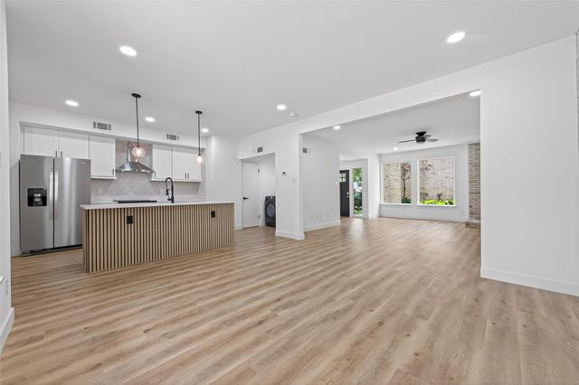 2123 Lake Village Drive, Houston, TX 77339