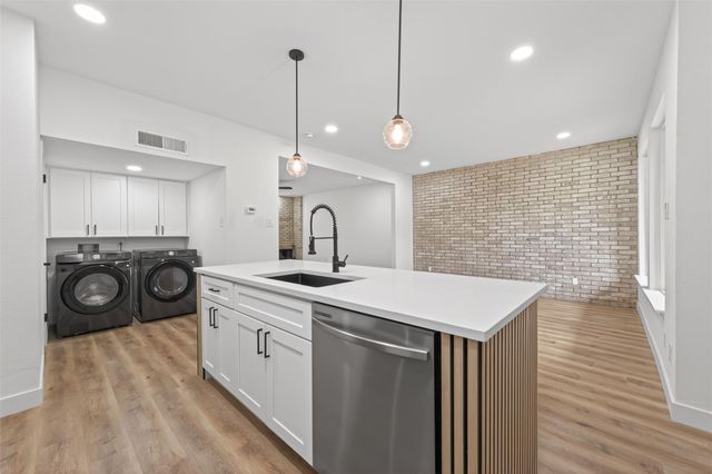 2123 Lake Village Drive, Houston, TX 77339