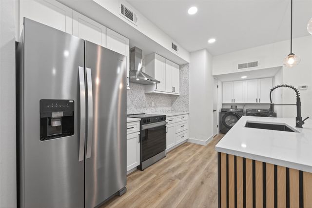 2123 Lake Village Drive, Houston, TX 77339