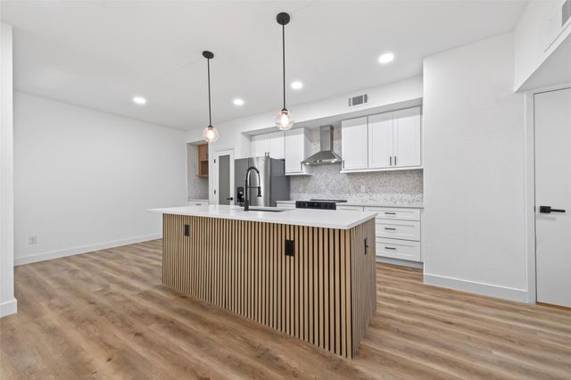 2123 Lake Village Drive, Houston, TX 77339