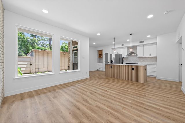 2123 Lake Village Drive, Houston, TX 77339