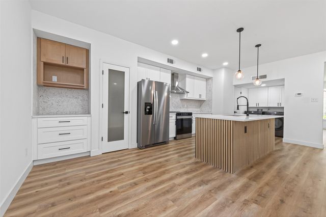 2123 Lake Village Drive, Houston, TX 77339