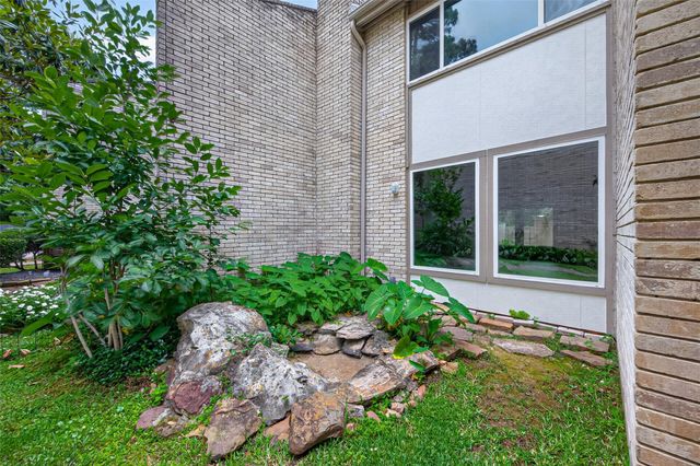 2123 Lake Village Drive, Houston, TX 77339