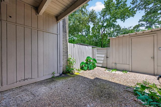 2123 Lake Village Drive, Houston, TX 77339