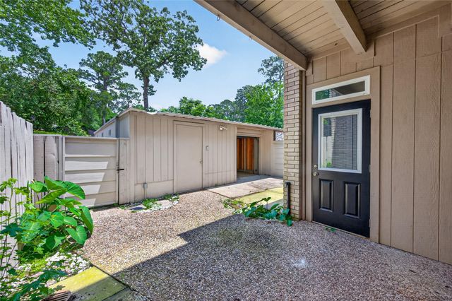 2123 Lake Village Drive, Houston, TX 77339