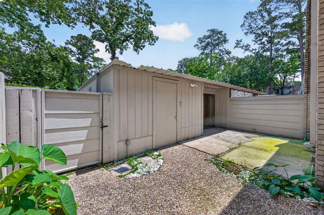 2123 Lake Village Drive, Houston, TX 77339