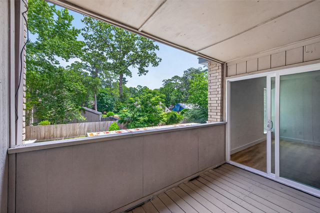 2123 Lake Village Drive, Houston, TX 77339