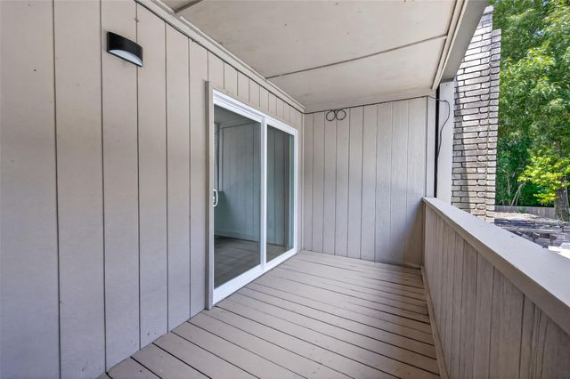 2123 Lake Village Drive, Houston, TX 77339