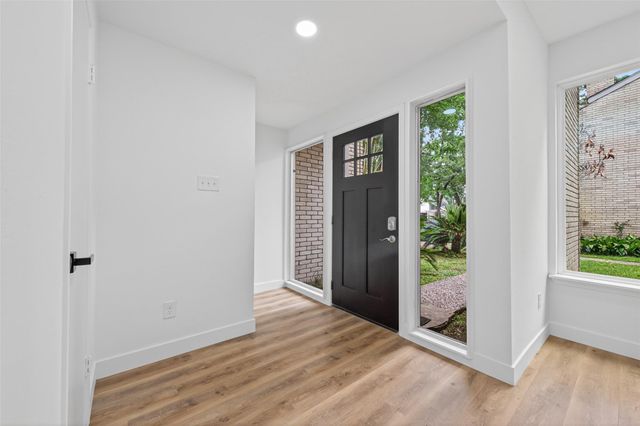 2123 Lake Village Drive, Houston, TX 77339