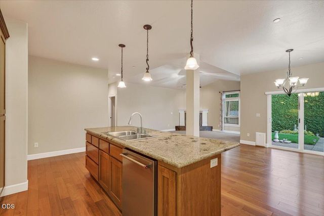 2883 Strasburg Street, Medford, OR 97504