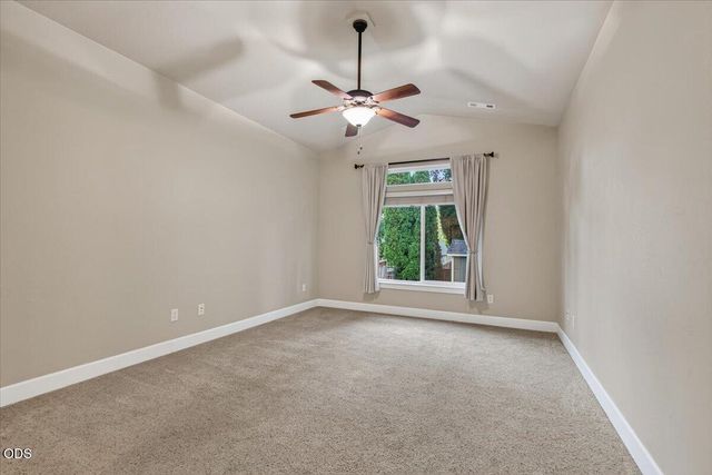 2883 Strasburg Street, Medford, OR 97504