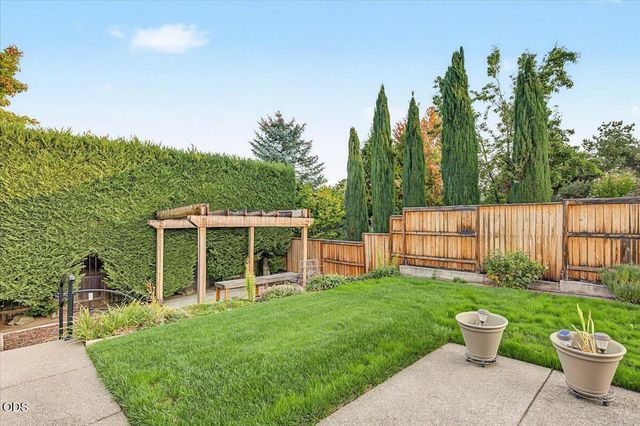 2883 Strasburg Street, Medford, OR 97504